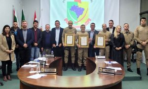 Policiais Militares homenageados em Forquilhinha (1)